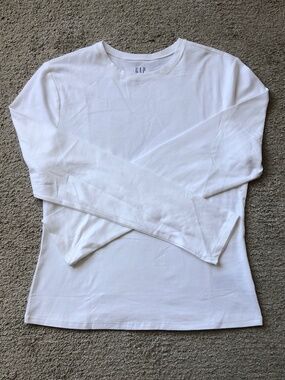 Gap- Long Sleeve T-shirt.NWOT.